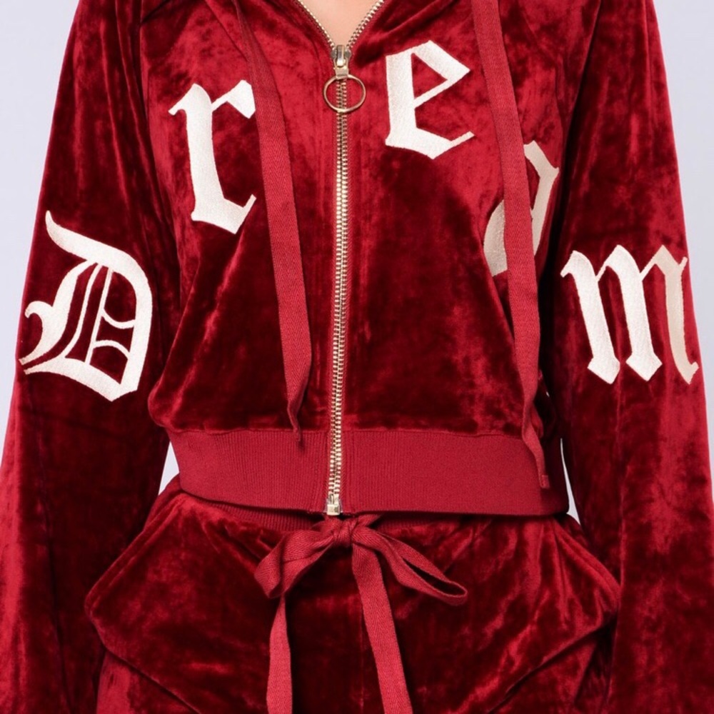 Fashion nova dream on velvet full suit.